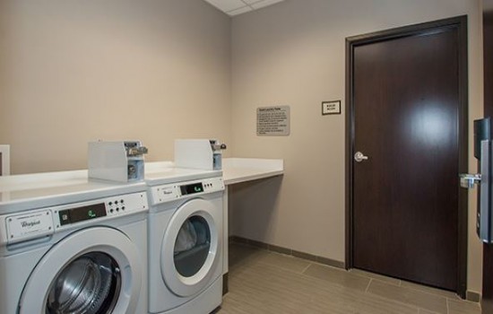 Executive Inn Fort Worth - Guest Laundry Facilities